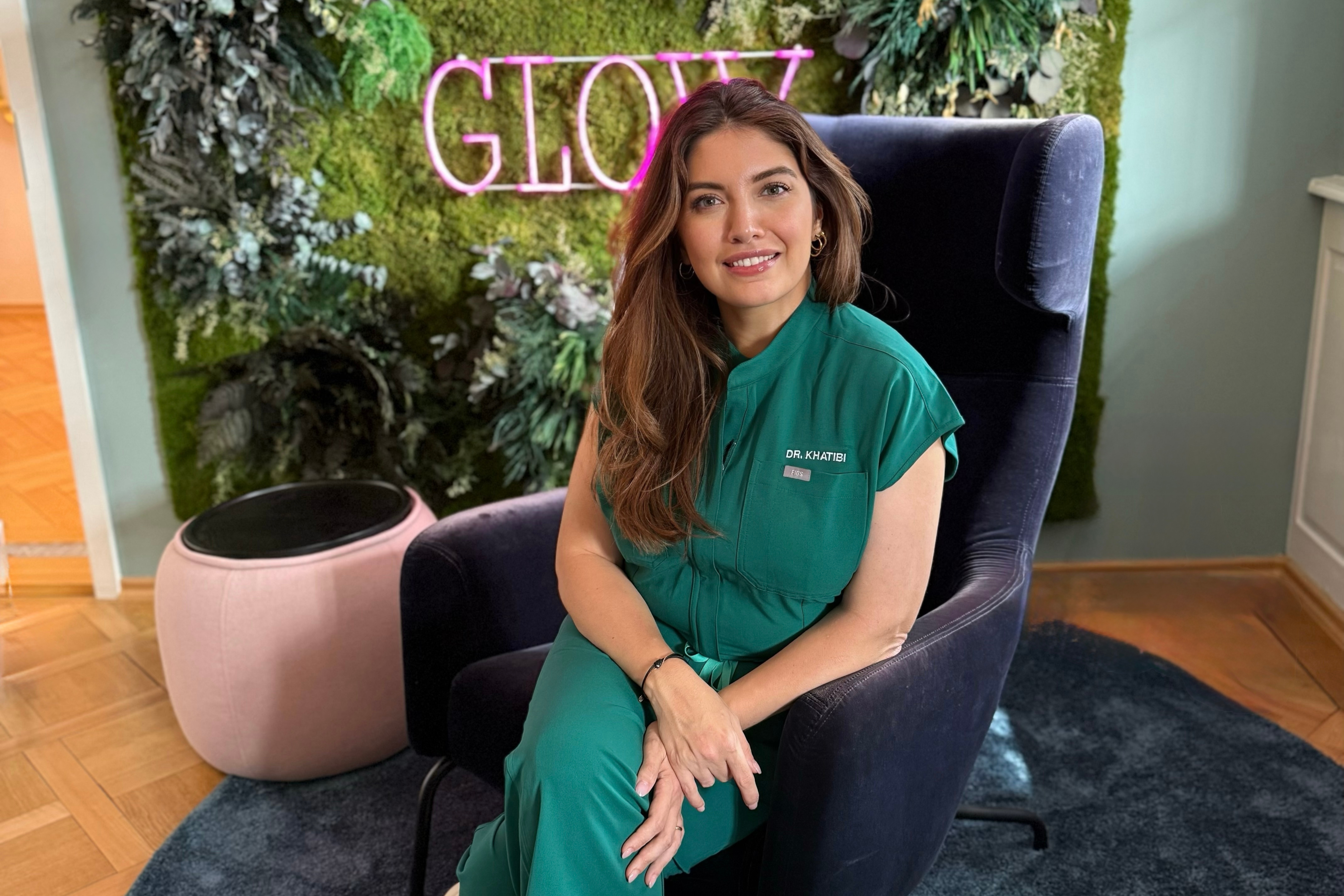 20251114_103024000_iOS Arzt bereitet Infusion vor